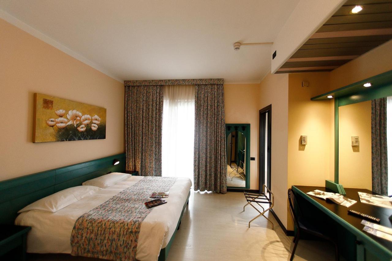 Hotel Eden Valeggio sul Mincio Esterno foto